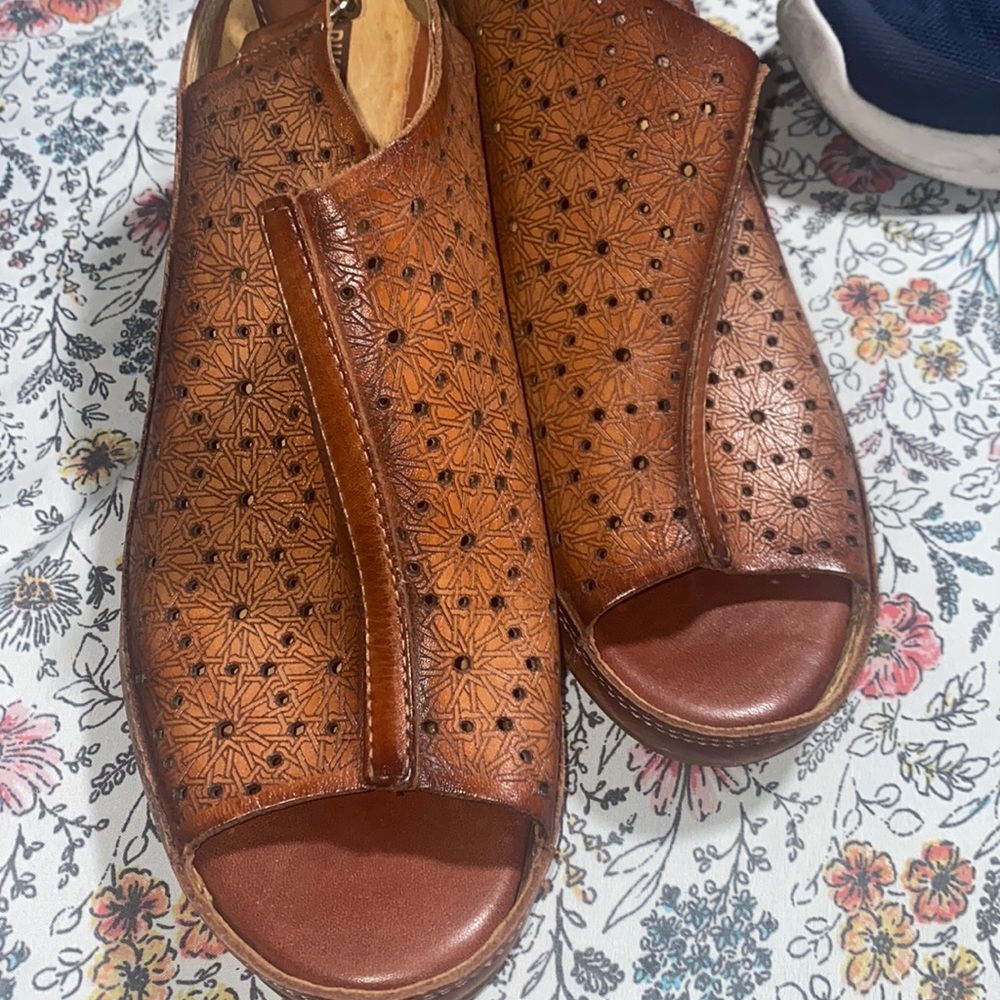 Pikolinos shoes